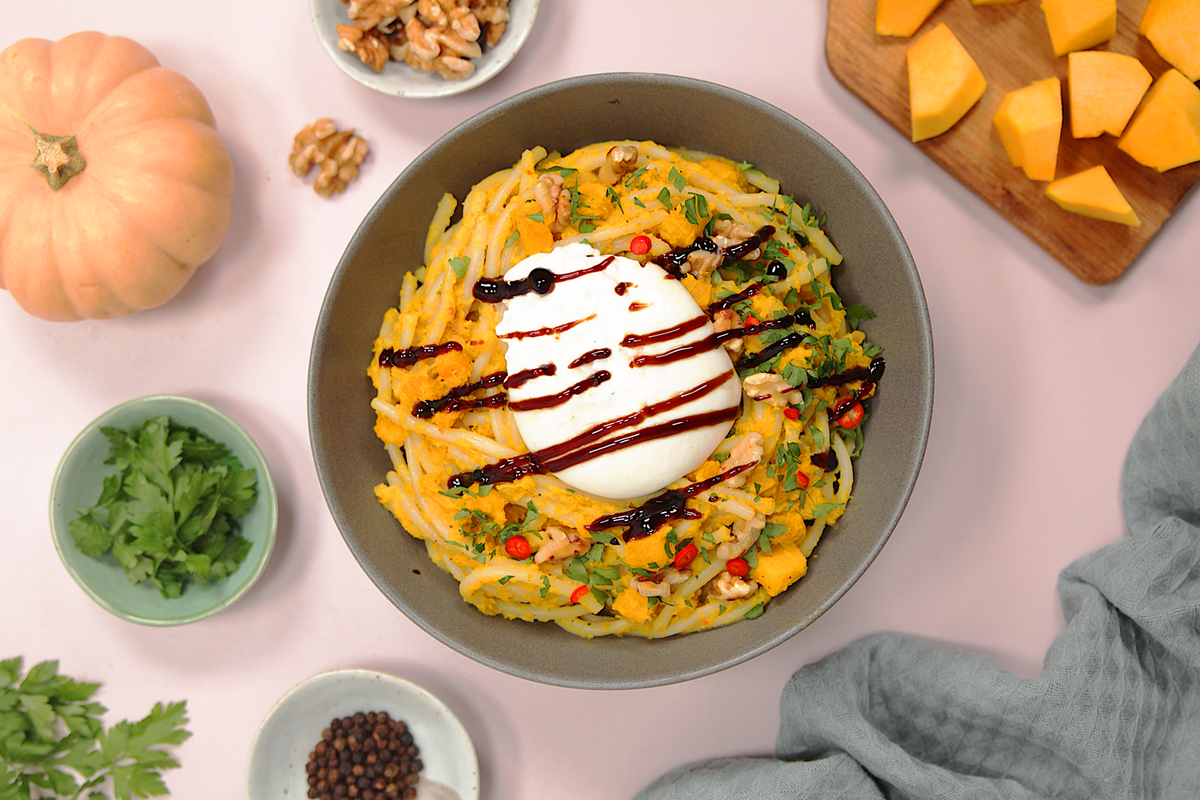 Schnelle Kürbispasta mit Burrata