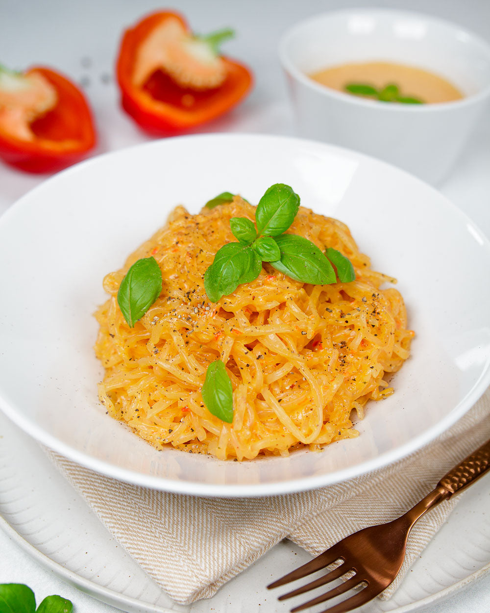 Würzige Konjakpasta mit Paprikasoße